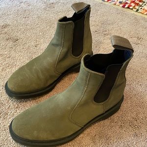 doc martens suede chelsea boots!!!